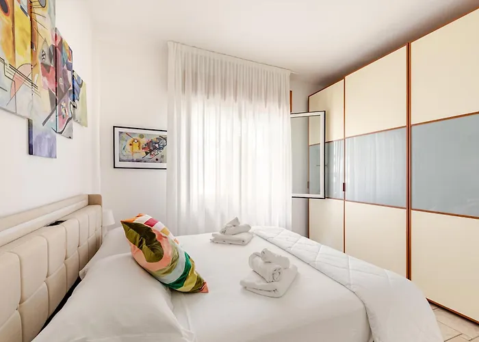 Exclusive E Depandance - Vle Dante - - Privacy Ed Enormi Spazi Nel Quartiere Piu Rinomato *