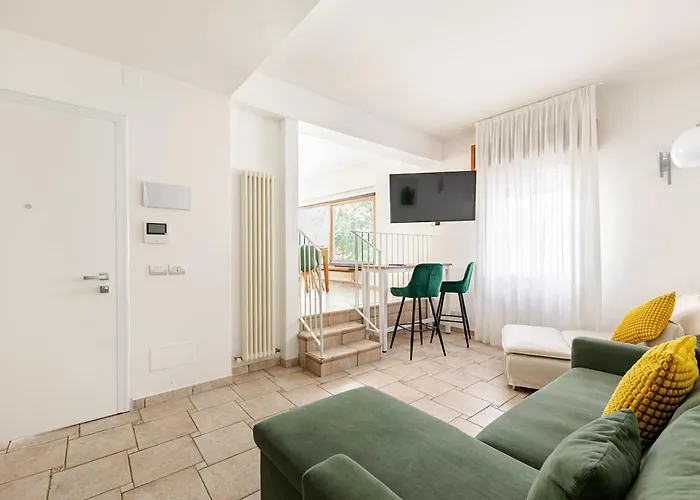 Exclusive E Depandance - Vle Dante - - Privacy Ed Enormi Spazi Nel Quartiere Piu Rinomato Riccione