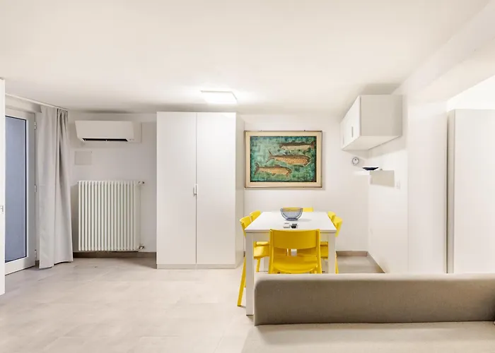 Exclusive E Depandance - Vle Dante - - Privacy Ed Enormi Spazi Nel Quartiere Piu Rinomato