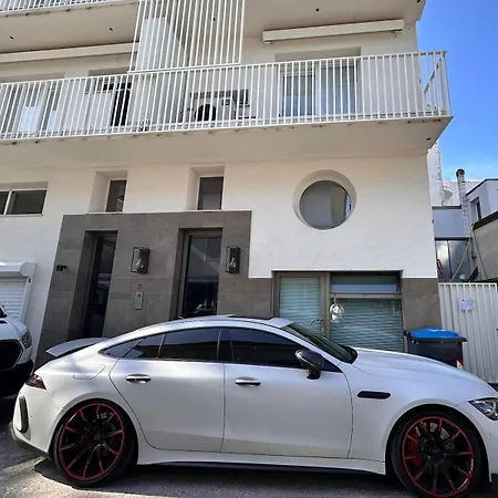 Apartment Vle Dante Riccione-Lusso In Centro-Doppio Living Room-2 Camere Matrimoniali Kingsize-Doppia Cucina Professionale-3 Bagni Completi-2 Parcheggi Gratuiti In Garage-250Mt Dal Mare *