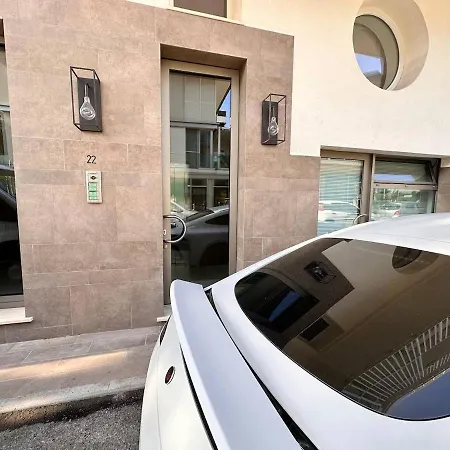 Vle Dante Riccione-Lusso In Centro-Doppio Living Room-2 Camere Matrimoniali Kingsize-Doppia Cucina Professionale-3 Bagni Completi-2 Parcheggi Gratuiti In Garage-250Mt Dal Mare * Riccione