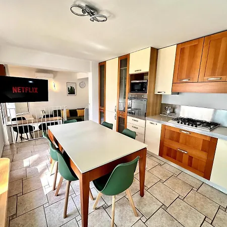 Apartment Vle Dante Riccione-Lusso In Centro-Doppio Living Room-2 Camere Matrimoniali Kingsize-Doppia Cucina Professionale-3 Bagni Completi-2 Parcheggi Gratuiti In Garage-250Mt Dal Mare