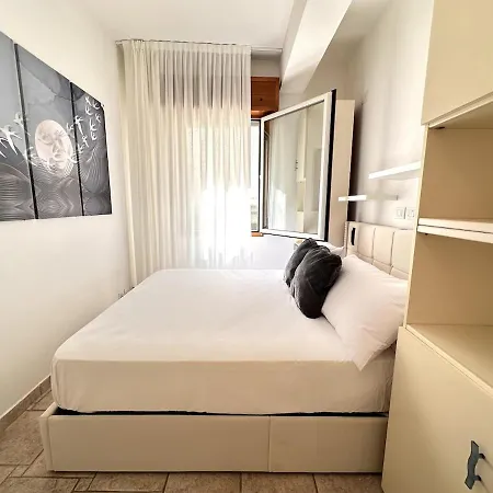 Vle Dante Riccione-Lusso In Centro-Doppio Living Room-2 Camere Matrimoniali Kingsize-Doppia Cucina Professionale-3 Bagni Completi-2 Parcheggi Gratuiti In Garage-250Mt Dal Mare Riccione