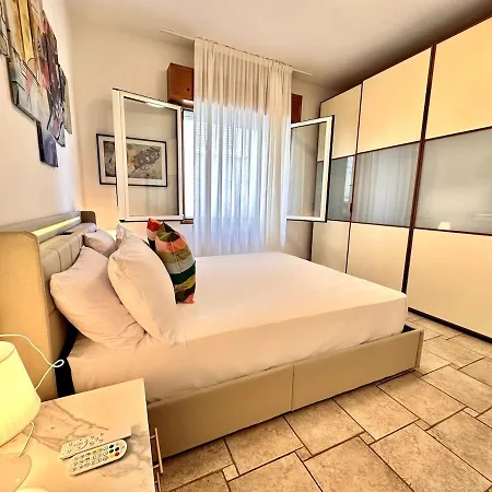 Vle Dante Riccione-Lusso In Centro-Doppio Living Room-2 Camere Matrimoniali Kingsize-Doppia Cucina Professionale-3 Bagni Completi-2 Parcheggi Gratuiti In Garage-250Mt Dal Mare * Riccione
