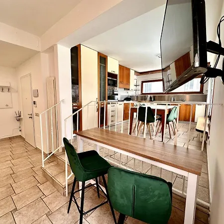 Vle Dante Riccione-Lusso In Centro-Doppio Living Room-2 Camere Matrimoniali Kingsize-Doppia Cucina Professionale-3 Bagni Completi-2 Parcheggi Gratuiti In Garage-250Mt Dal Mare * Riccione