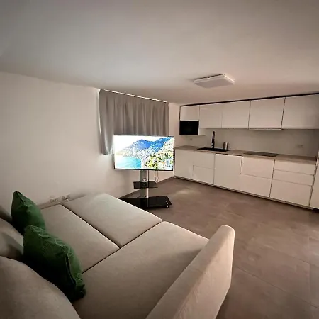 Vle Dante Riccione-Lusso In Centro-Doppio Living Room-2 Camere Matrimoniali Kingsize-Doppia Cucina Professionale-3 Bagni Completi-2 Parcheggi Gratuiti In Garage-250Mt Dal Mare Apartment Riccione