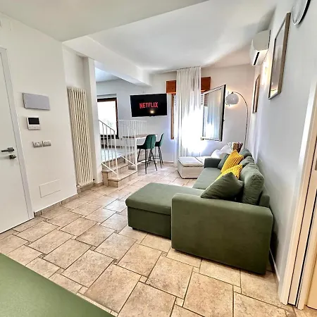 Vle Dante Riccione-Lusso In Centro-Doppio Living Room-2 Camere Matrimoniali Kingsize-Doppia Cucina Professionale-3 Bagni Completi-2 Parcheggi Gratuiti In Garage-250Mt Dal Mare Apartment Riccione
