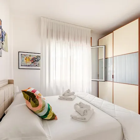 Exclusive E Depandance - Vle Dante - - Privacy Ed Enormi Spazi Nel Quartiere Piu Rinomato *