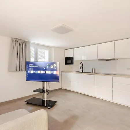 Exclusive E Depandance - Vle Dante - - Privacy Ed Enormi Spazi Nel Quartiere Piu Rinomato