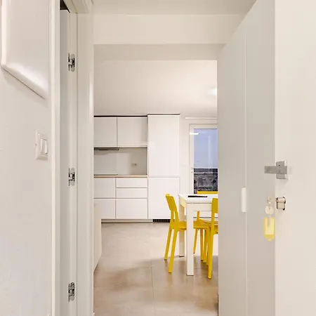 Exclusive E Depandance - Vle Dante - - Privacy Ed Enormi Spazi Nel Quartiere Piu Rinomato 아파트 *