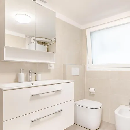 Exclusive E Depandance - Vle Dante - - Privacy Ed Enormi Spazi Nel Quartiere Piu Rinomato 아파트 리치오네