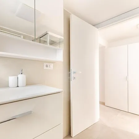 아파트 Exclusive E Depandance - Vle Dante - - Privacy Ed Enormi Spazi Nel Quartiere Piu Rinomato 리치오네