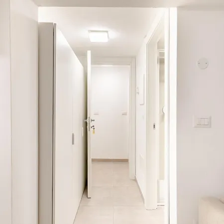 Exclusive E Depandance - Vle Dante - - Privacy Ed Enormi Spazi Nel Quartiere Piu Rinomato *