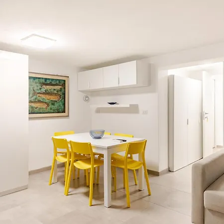 Exclusive E Depandance - Vle Dante - - Privacy Ed Enormi Spazi Nel Quartiere Piu Rinomato 아파트 *