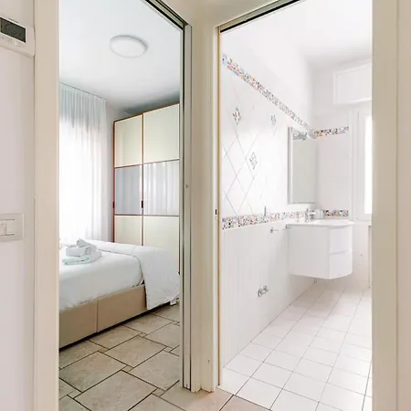 Apartment Exclusive E Depandance - Vle Dante - - Privacy Ed Enormi Spazi Nel Quartiere Piu Rinomato *