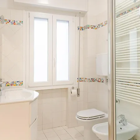 Exclusive E Depandance - Vle Dante - - Privacy Ed Enormi Spazi Nel Quartiere Piu Rinomato 아파트 리치오네