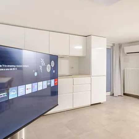 Exclusive E Depandance - Vle Dante - - Privacy Ed Enormi Spazi Nel Quartiere Piu Rinomato *